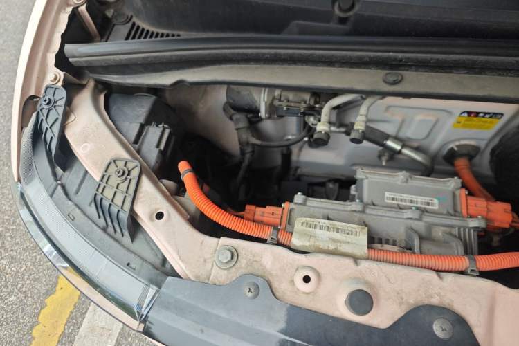 Used Wuling Hongguang MINIEV 2022 Macaron Premium Model – Lithium Iron Phosphate Engine Bay Right