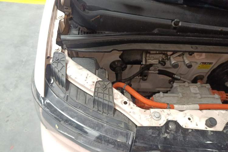Used Wuling Hongguang MINIEV 2022 Macaron Premium Model – Lithium Iron Phosphate Engine Bay Right