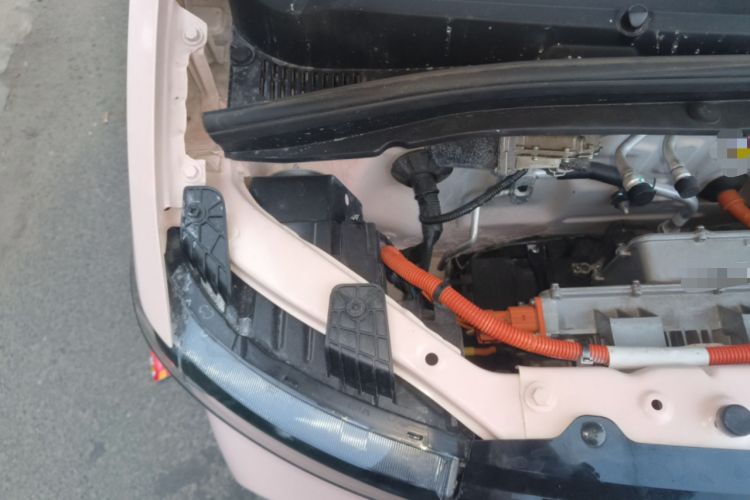 Used Wuling Hongguang MINIEV 2022 Macaron Premium Model – Lithium Iron Phosphate Engine Bay Right