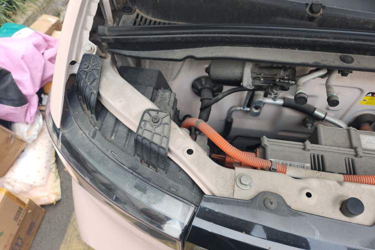 Used Wuling Hongguang MINIEV 2022 Macaron Premium Model – Lithium Iron Phosphate Engine Bay Right