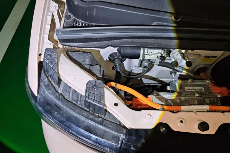 Used Wuling Hongguang MINIEV 2022 Macaron Fashion Model Lithium Iron Phosphate Engine Bay Right