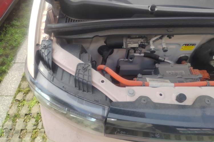 Used Wuling Hongguang MINIEV 2022 Macaron Premium Model – Lithium Iron Phosphate Engine Bay Right