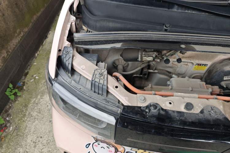 Used Wuling Hongguang MINIEV 2022 Macaron Premium Model – Lithium Iron Phosphate Engine Bay Right