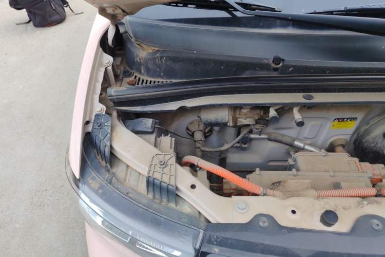 Used Wuling Hongguang MINIEV 2022 Macaron Premium Model – Lithium Iron Phosphate Engine Bay Right