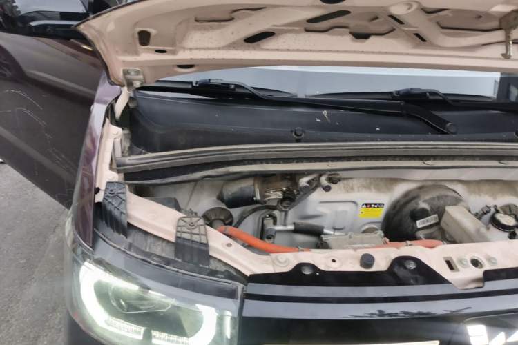Used Wuling Hongguang MINIEV 2022 Macaron Premium Model – Lithium Iron Phosphate Engine Bay Right