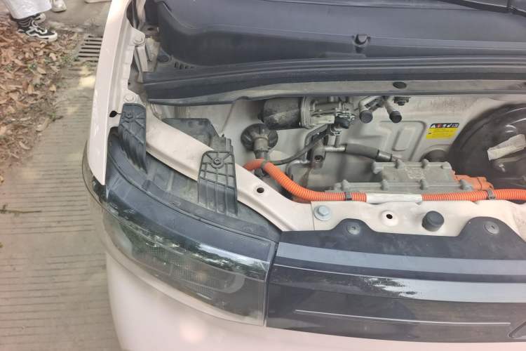 Used Wuling Hongguang MINIEV 2022 Macaron Premium Model – Lithium Iron Phosphate Engine Bay Right