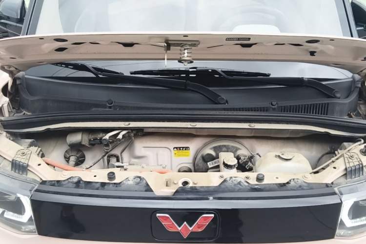 Used Wuling Hongguang MINIEV 2022 Macaron Fashion Model Lithium Iron Phosphate Engine Bay