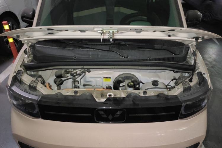 Used Wuling Hongguang MINIEV 2022 Macaron Fashion Edition Lithium-Nickel-Cobalt-Alpha-oxide Engine Bay