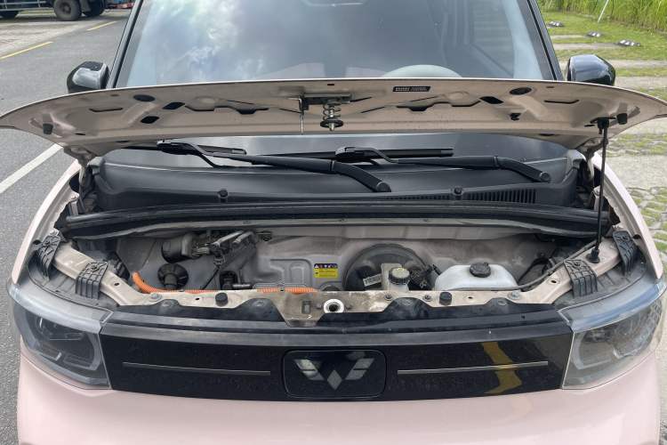 Used Wuling Hongguang MINIEV 2022 Macaron Fashion Edition Lithium-Nickel-Cobalt-Alpha-oxide Engine Bay