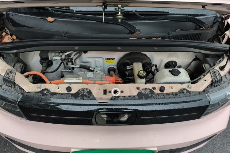 Used Wuling Hongguang MINIEV 2022 Macaron Fashion Model Lithium Iron Phosphate Engine Bay