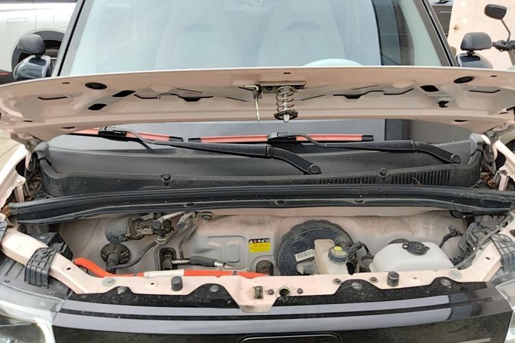 Used Wuling Hongguang MINIEV 2022 Macaron Fashion Model Lithium Iron Phosphate Engine Bay