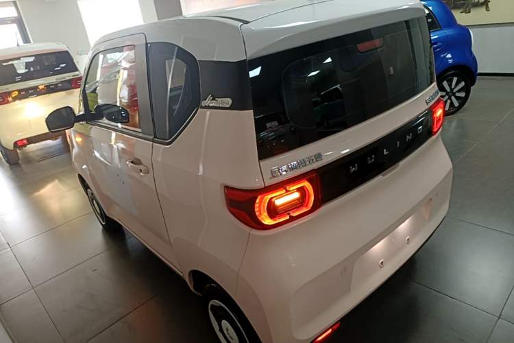 Used Wuling Hongguang MINIEV 2022 Macaron Fashion Model Lithium Iron Phosphate Exterior 2