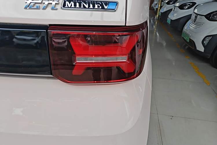 Used Wuling Hongguang MINIEV 2022 GAMEBOY 300km Enthusiast Model with Lithium Iron Phosphate Exterior 3