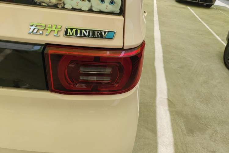 Used Wuling Hongguang MINIEV 2022 Macaron Fashion Model Lithium Iron Phosphate Exterior 3