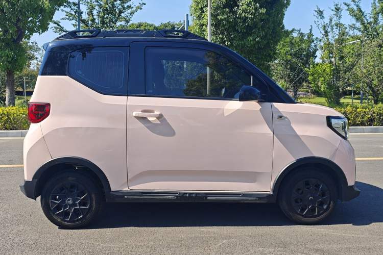 Used Wuling Hongguang MINIEV 2022 GAMEBOY 200km Play Edition with Lithium Iron Phosphate Exterior 4