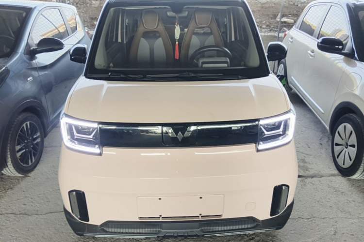 Used Wuling Hongguang MINIEV 2022 GAMEBOY 200km Play Edition with Lithium Iron Phosphate Front