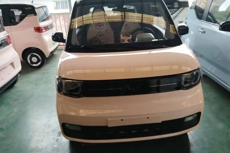 Used Wuling Hongguang MINIEV 2022 Macaron Fashion Model Lithium Iron Phosphate Front