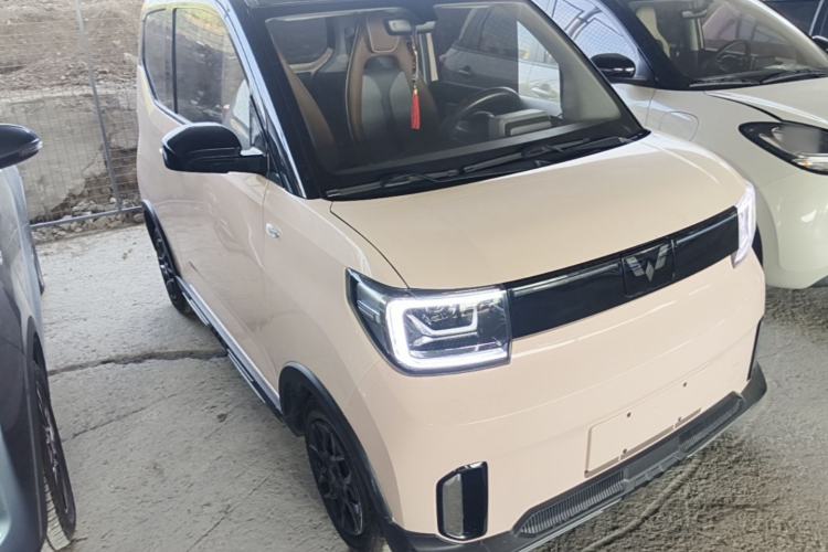 Used Wuling Hongguang MINIEV 2022 GAMEBOY 200km Play Edition with Lithium Iron Phosphate Front Right 45 Deg