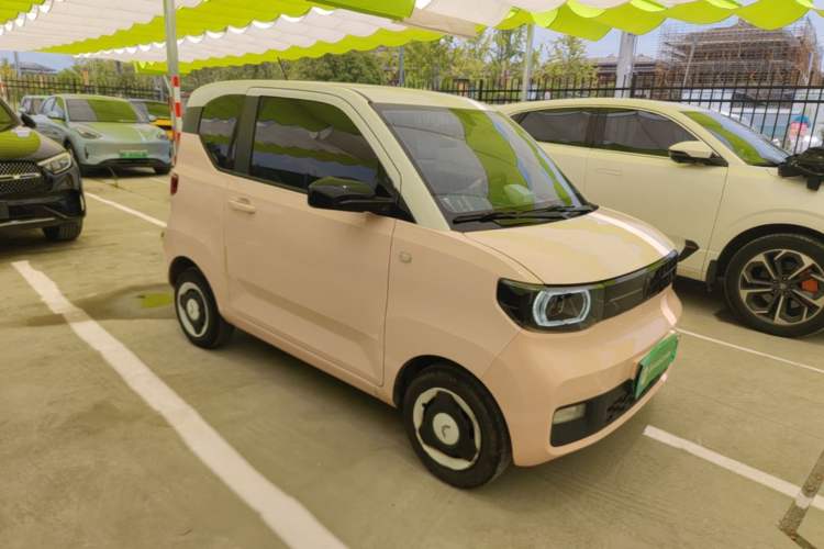 Used Wuling Hongguang MINIEV 2022 Macaron Fashion Model Lithium Iron Phosphate Front Right 45 Deg