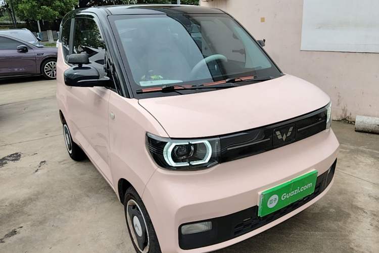 Used Wuling Hongguang MINIEV 2022 Macaron Fashion Model Lithium Iron Phosphate Front Right 45 Deg