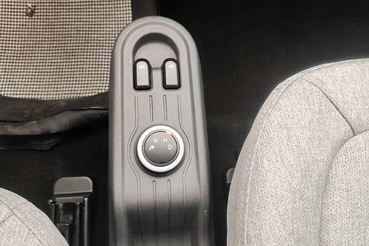 Used Wuling Hongguang MINIEV 2022 Macaron Fashion Model Lithium Iron Phosphate Gear Lever