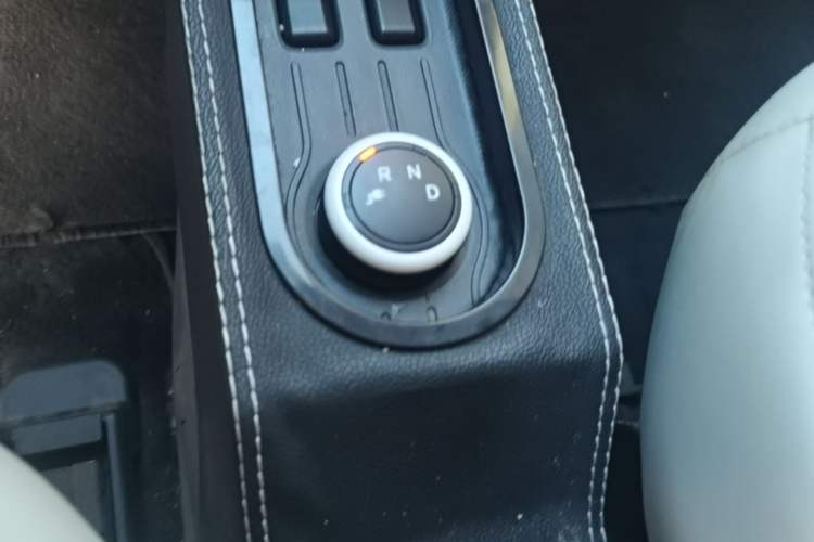 Used Wuling Hongguang MINIEV 2022 Macaron Premium Model – Lithium Iron Phosphate Gear Lever