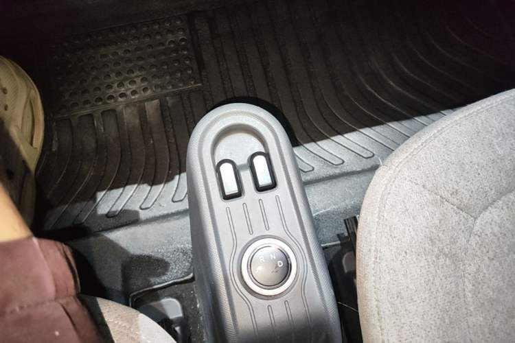 Used Wuling Hongguang MINIEV 2022 Macaron Premium Model – Lithium Iron Phosphate Gear Lever