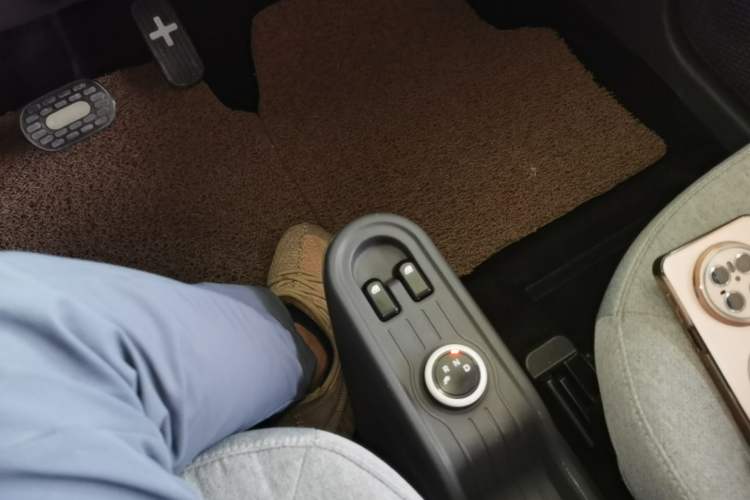 Used Wuling Hongguang MINIEV 2022 Macaron Premium Model – Lithium Ternary Battery Gear Lever