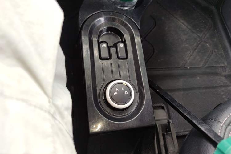 Used Wuling Hongguang MINIEV 2022 Macaron Premium Model – Lithium Iron Phosphate Gear Lever