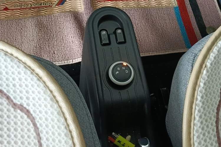 Used Wuling Hongguang MINIEV 2022 Macaron Premium Model – Lithium Iron Phosphate Gear Lever