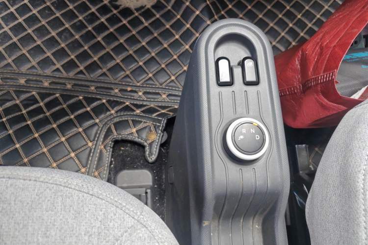 Used Wuling Hongguang MINIEV 2022 Macaron Premium Model – Lithium Iron Phosphate Gear Lever