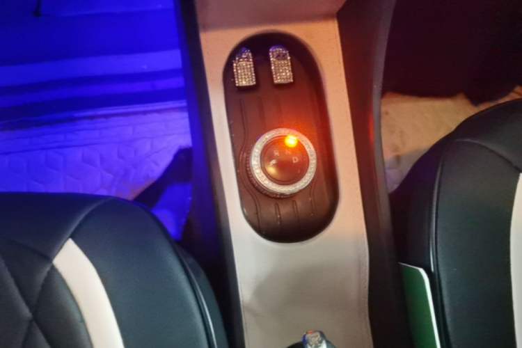 Used Wuling Hongguang MINIEV 2022 Macaron Premium Model – Lithium Ternary Battery Gear Lever