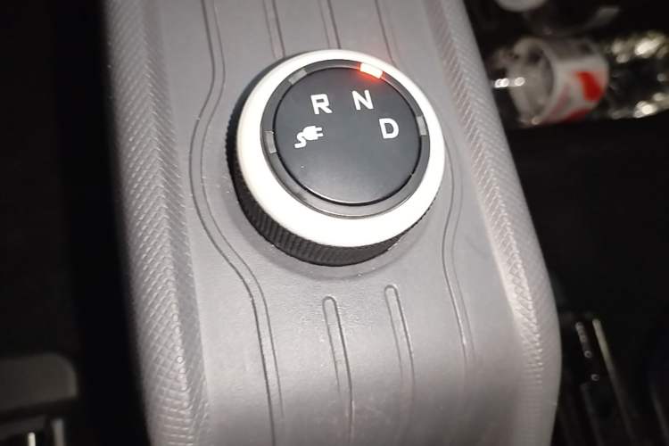 Used Wuling Hongguang MINIEV 2022 Macaron Premium Model – Lithium Iron Phosphate Gear Lever