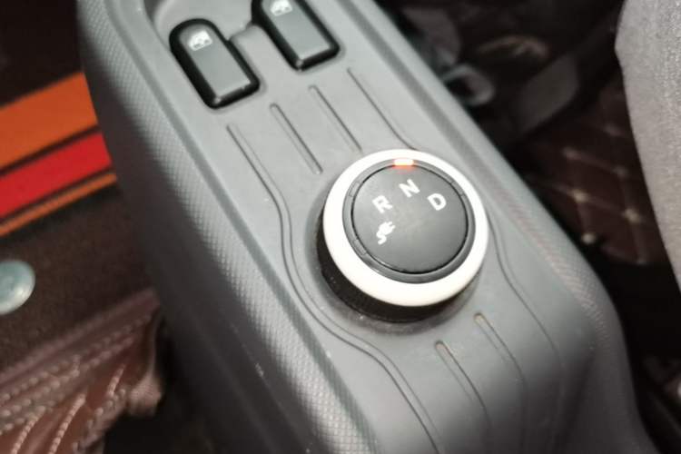 Used Wuling Hongguang MINIEV 2022 Macaron Premium Model – Lithium Iron Phosphate Gear Lever