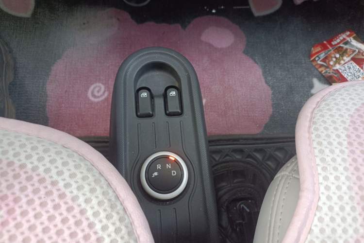 Used Wuling Hongguang MINIEV 2022 Macaron Fashion Model Lithium Iron Phosphate Gear Lever