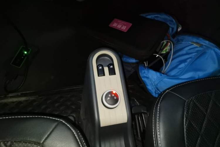 Used Wuling Hongguang MINIEV 2022 Macaron Premium Model – Lithium Iron Phosphate Gear Lever