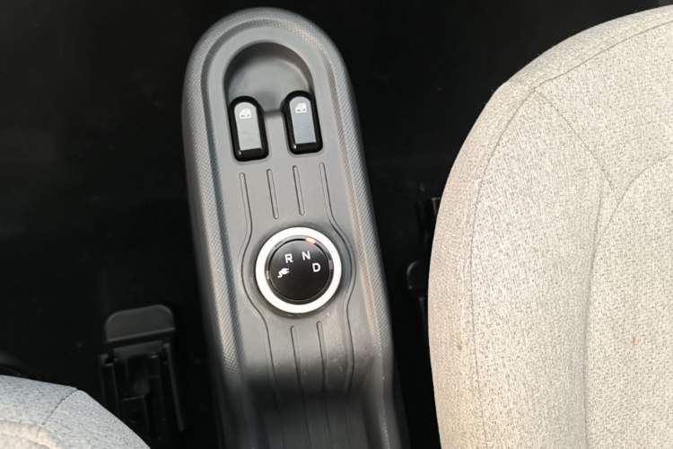 Used Wuling Hongguang MINIEV 2022 Macaron Fashion Model Lithium Iron Phosphate Gear Lever