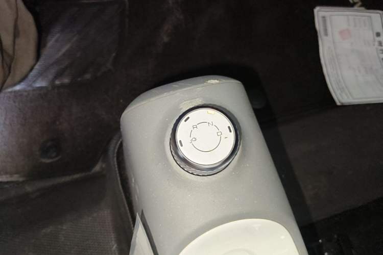 Used Wuling Hongguang MINIEV 2022 GAMEBOY 200km Play Edition with Lithium Iron Phosphate Gear Lever