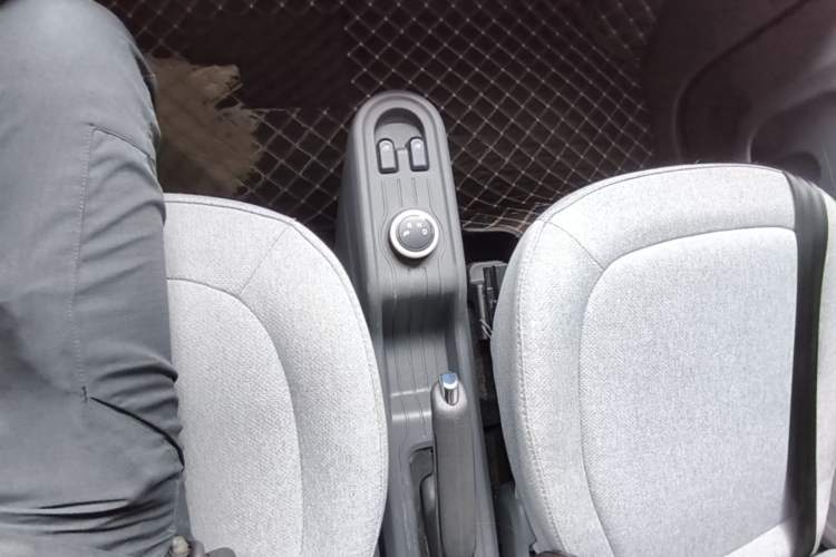 Used Wuling Hongguang MINIEV 2022 Macaron Premium Model – Lithium Ternary Battery Gear Lever