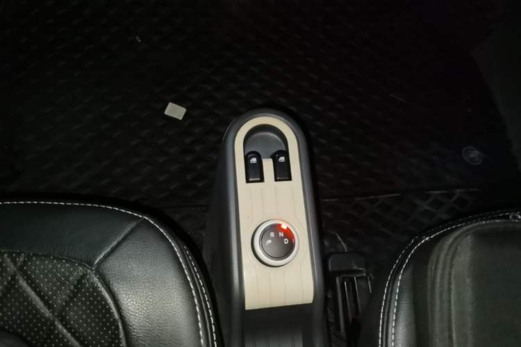 Used Wuling Hongguang MINIEV 2022 Macaron Premium Model – Lithium Iron Phosphate Gear Lever