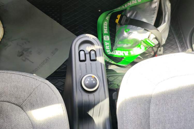 Used Wuling Hongguang MINIEV 2022 Macaron Premium Model – Lithium Ternary Battery Gear Lever