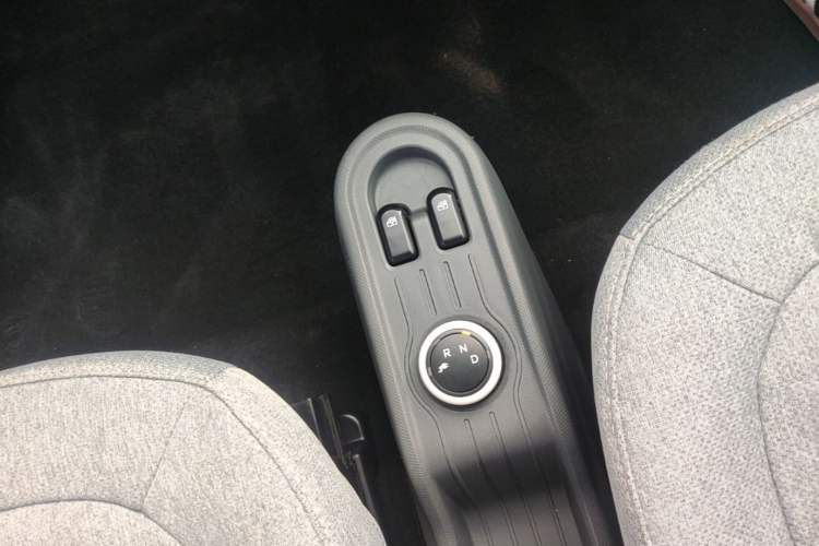 Used Wuling Hongguang MINIEV 2022 Macaron Premium Model – Lithium Iron Phosphate Gear Lever