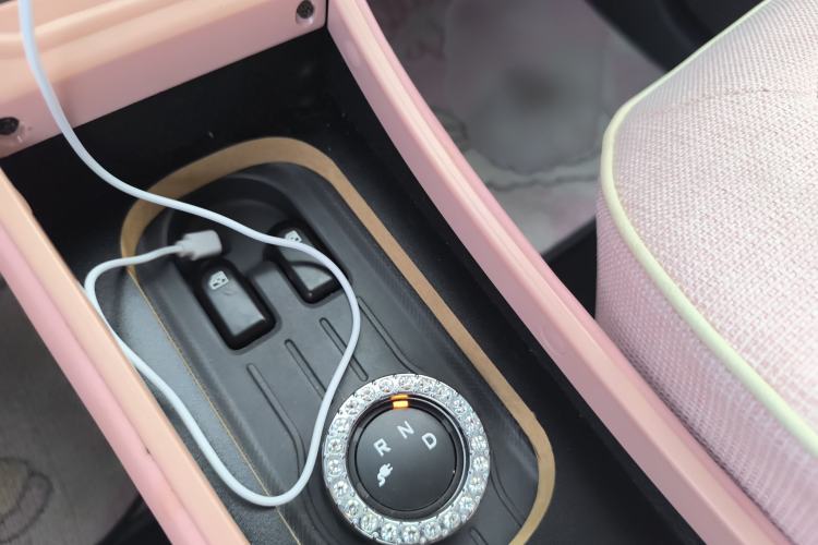 Used Wuling Hongguang MINIEV 2022 Macaron Fashion Model Lithium Iron Phosphate Gear Lever