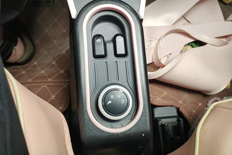 Used Wuling Hongguang MINIEV 2022 Macaron Premium Model – Lithium Iron Phosphate Gear Lever