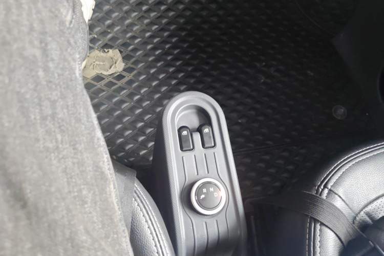 Used Wuling Hongguang MINIEV 2022 Macaron Fashion Model Lithium Iron Phosphate Gear Lever