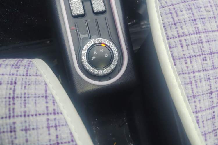 Used Wuling Hongguang MINIEV 2022 Macaron Fashion Model Lithium Iron Phosphate Gear Lever