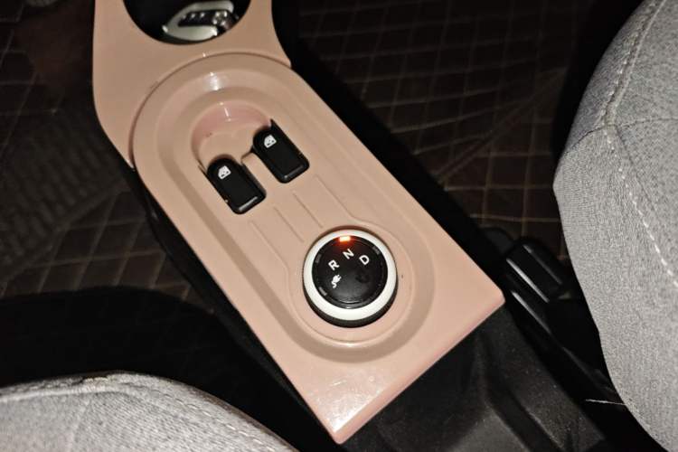 Used Wuling Hongguang MINIEV 2022 Macaron Premium Model – Lithium Iron Phosphate Gear Lever