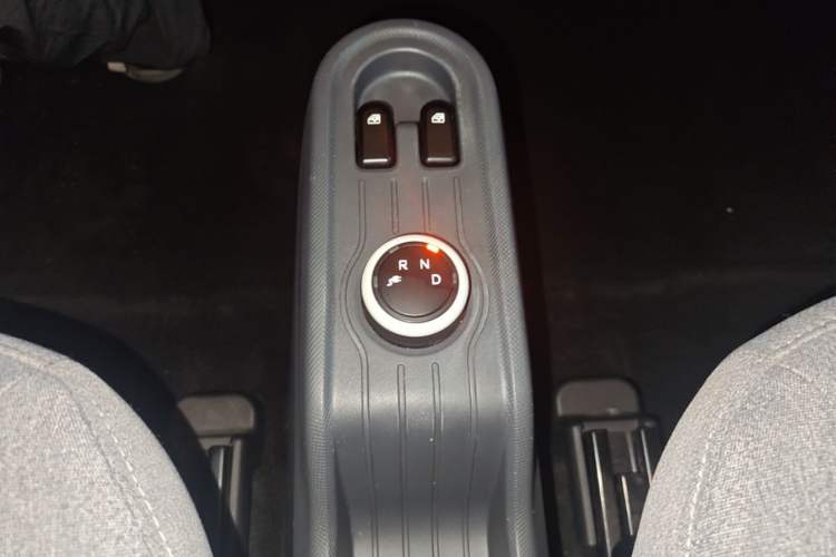 Used Wuling Hongguang MINIEV 2022 Macaron Premium Model – Lithium Ternary Battery Gear Lever
