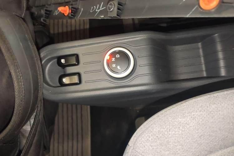 Used Wuling Hongguang MINIEV 2022 Macaron Premium Model – Lithium Iron Phosphate Gear Lever