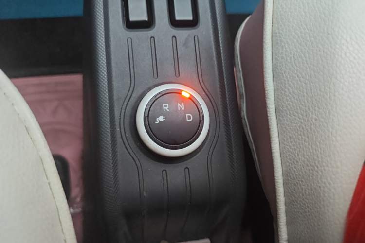 Used Wuling Hongguang MINIEV 2022 Macaron Premium Model – Lithium Iron Phosphate Gear Lever